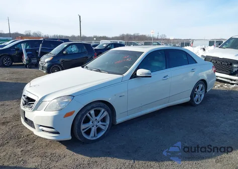 2012 Mercedes-Benz E 350 4Matic z USA, uszkodzony, nr VIN WDDHF8JB5CA621013